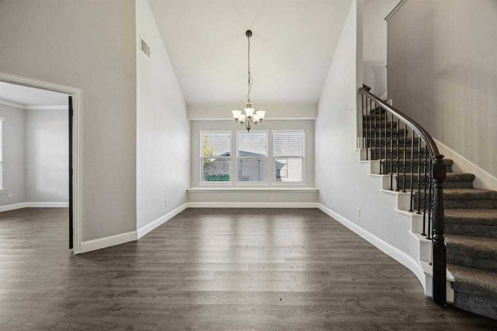 317 Hawks Dr - Photo 5 of 25