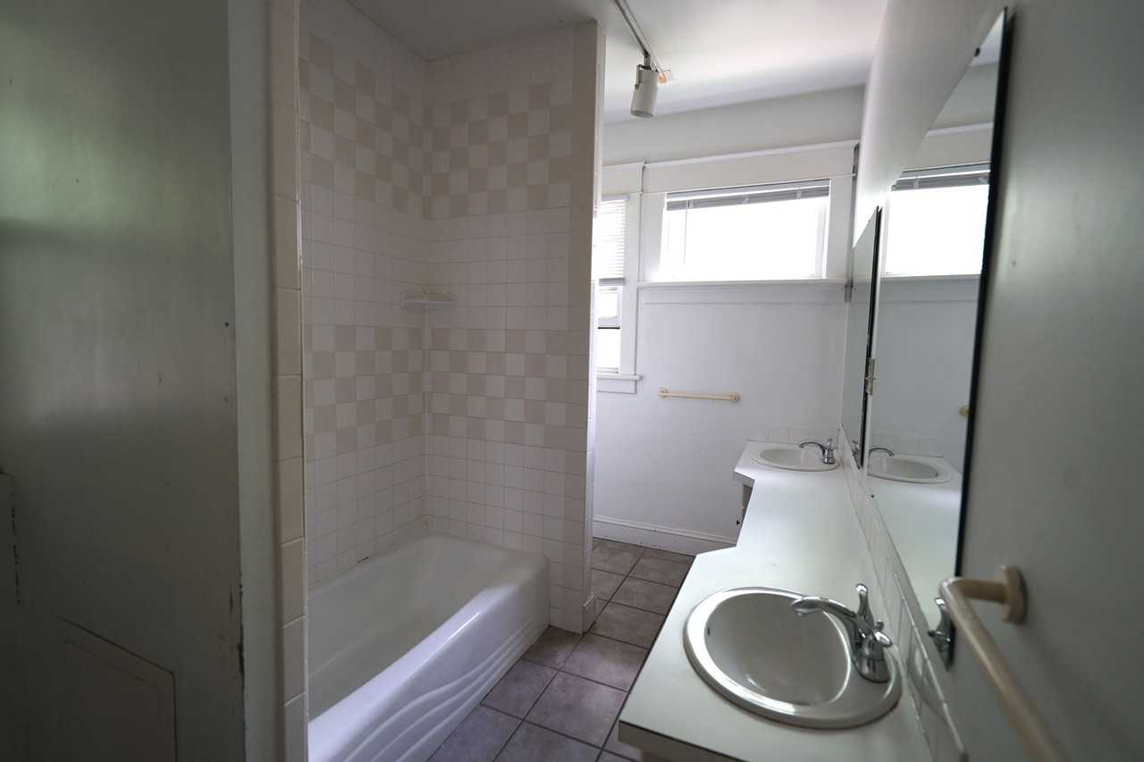 942 Missouri St - Photo 5 of 8