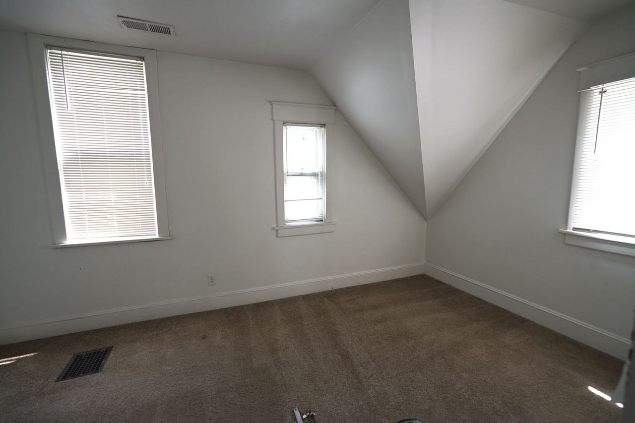 942 Missouri St - Photo 7 of 8