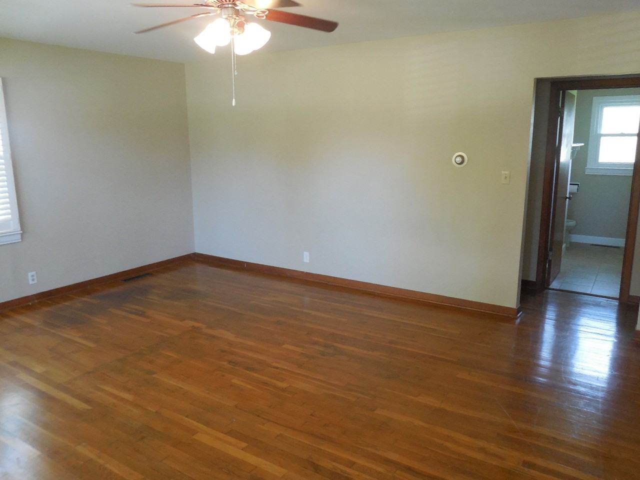 2021 Stratford Rd - Photo 2 of 7
