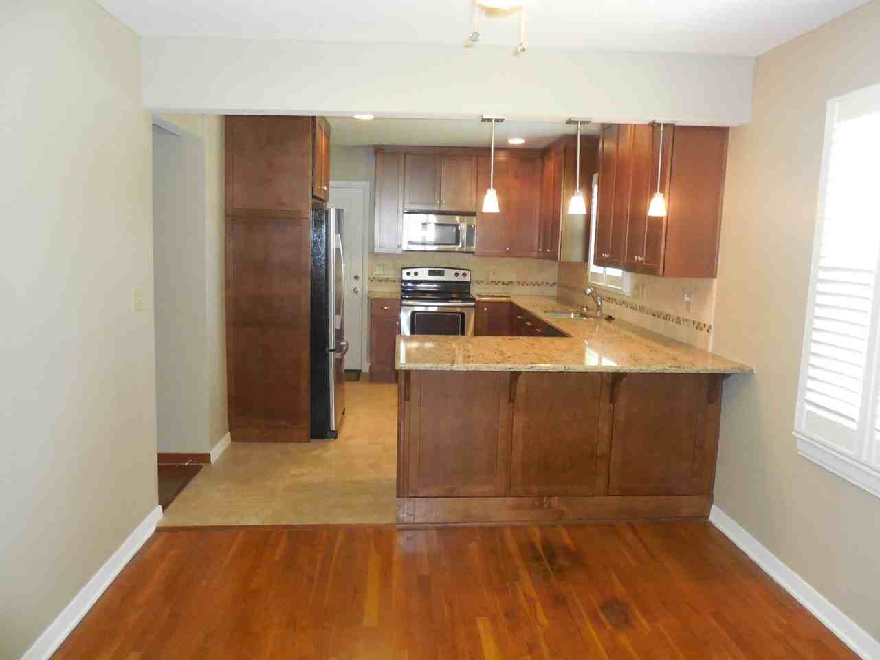 2021 Stratford Rd - Photo 3 of 7