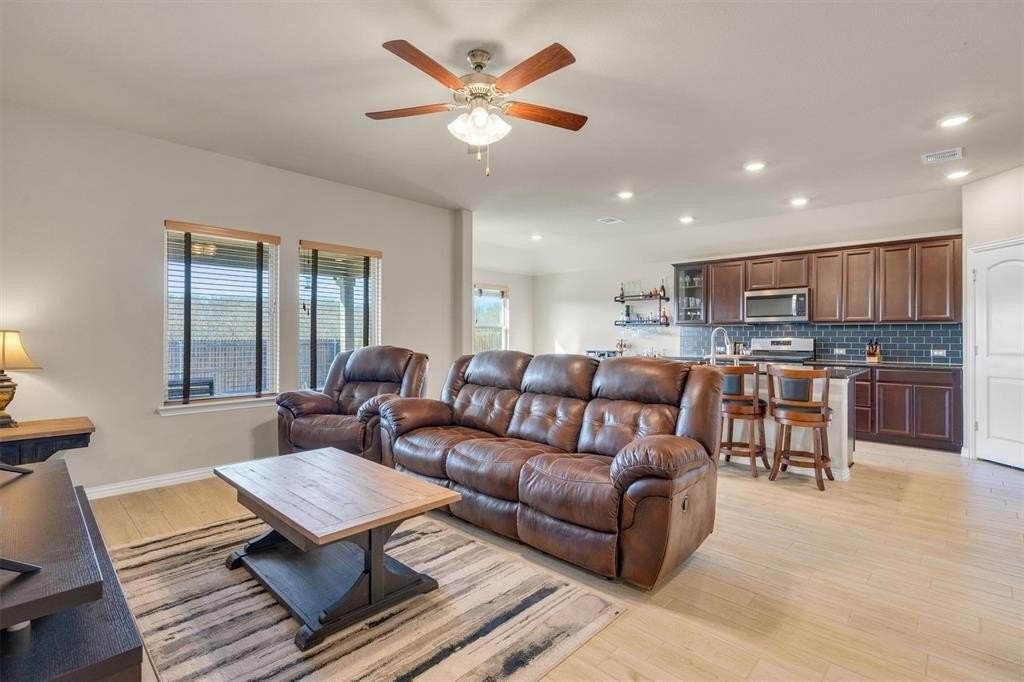 2310 Bellewood Ct - Photo 4 of 28