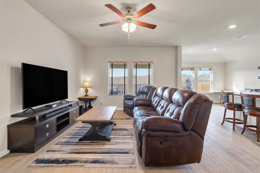 2310 Bellewood Ct - Photo 5 of 28