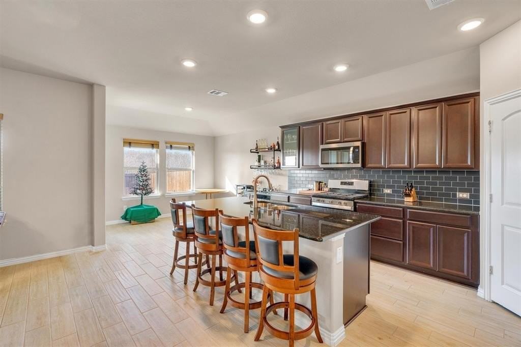 2310 Bellewood Ct - Photo 7 of 28