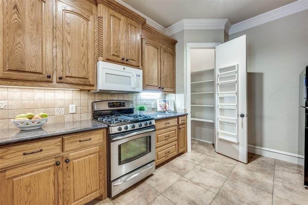 632 Rockingham Dr - Photo 7 of 39