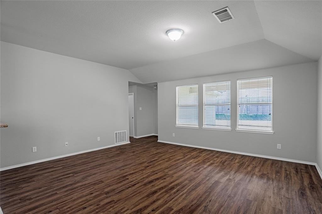 1708 Heron Dr - Photo 4 of 21