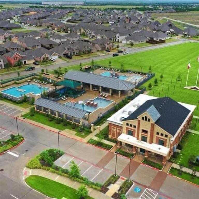 1885 Arbor Dr - Photo 5 of 9