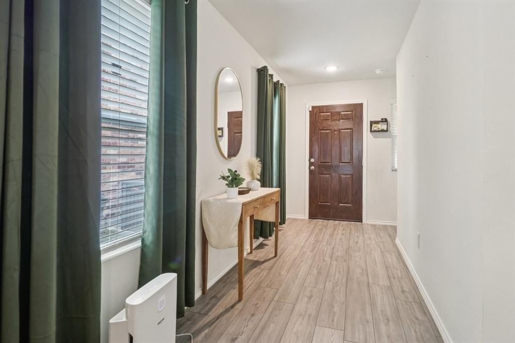 475 Grenada Lake Dr - Photo 4 of 38