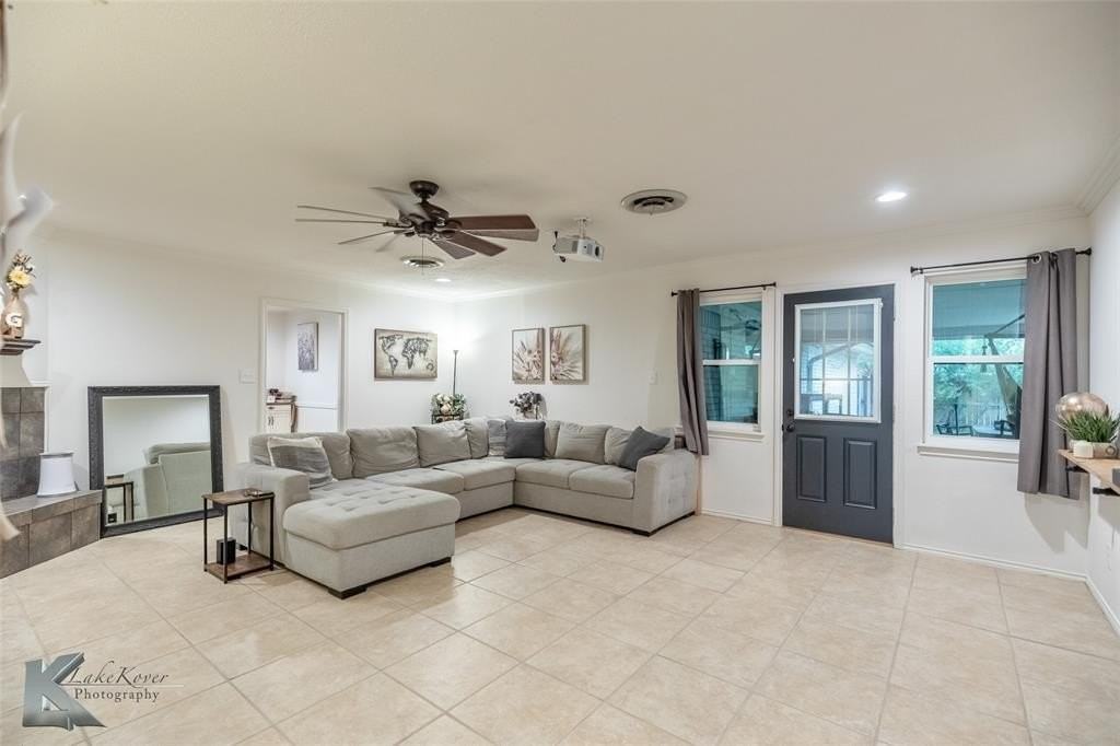 4102 Concord Ct - Photo 5 of 40