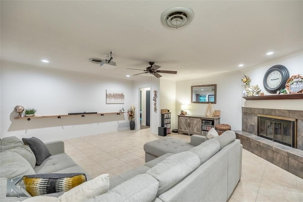 4102 Concord Ct - Photo 6 of 40