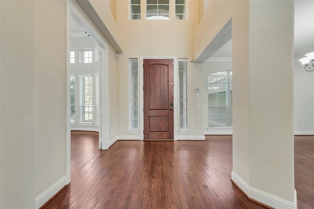 943 Abbott Ln - Photo 4 of 40