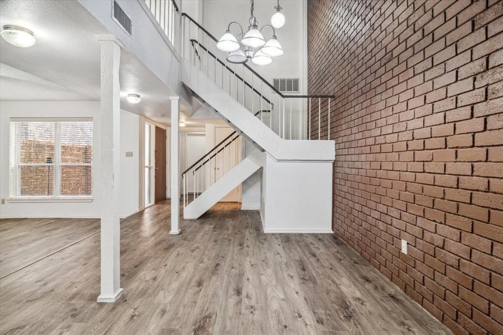 1302 Summerwood Ln - Photo 3 of 28