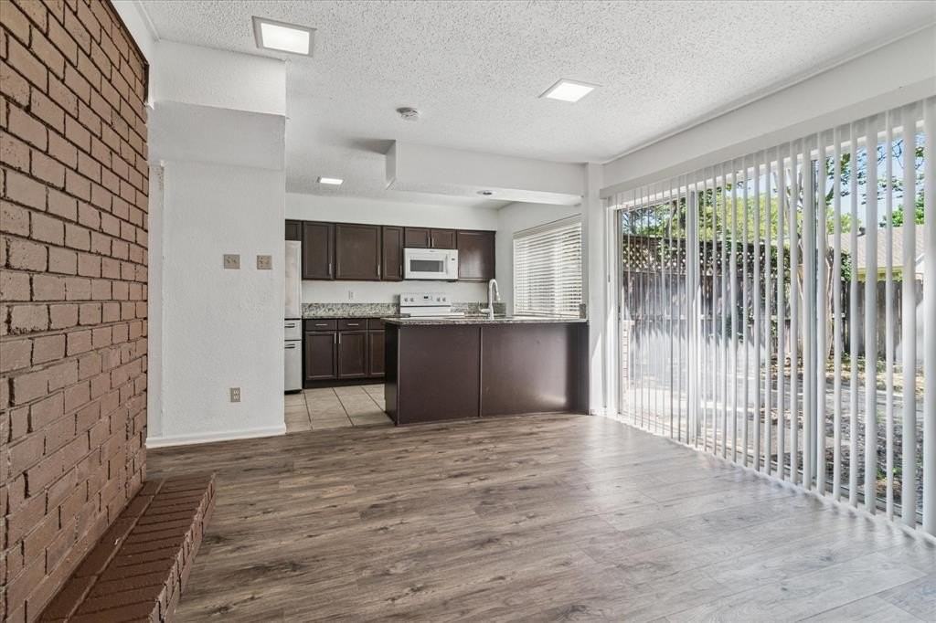 1302 Summerwood Ln - Photo 4 of 28