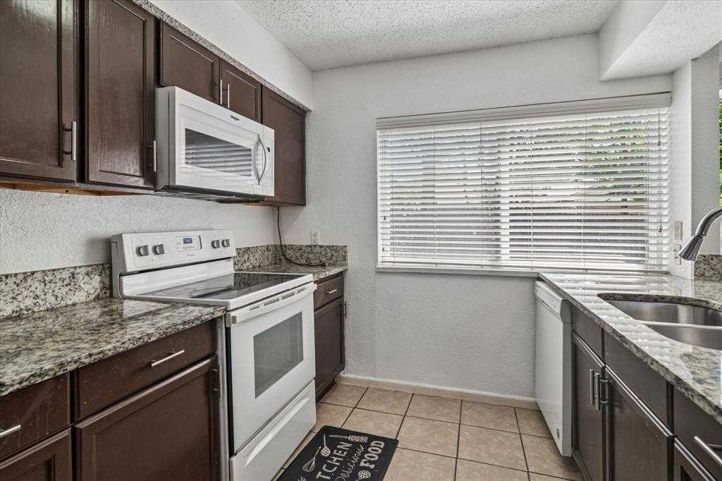 1302 Summerwood Ln - Photo 6 of 28