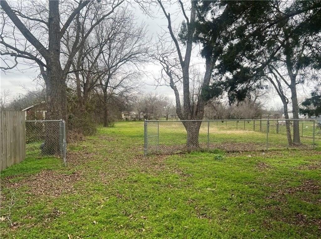 3309 S 3rd St - Photo 3 of 10