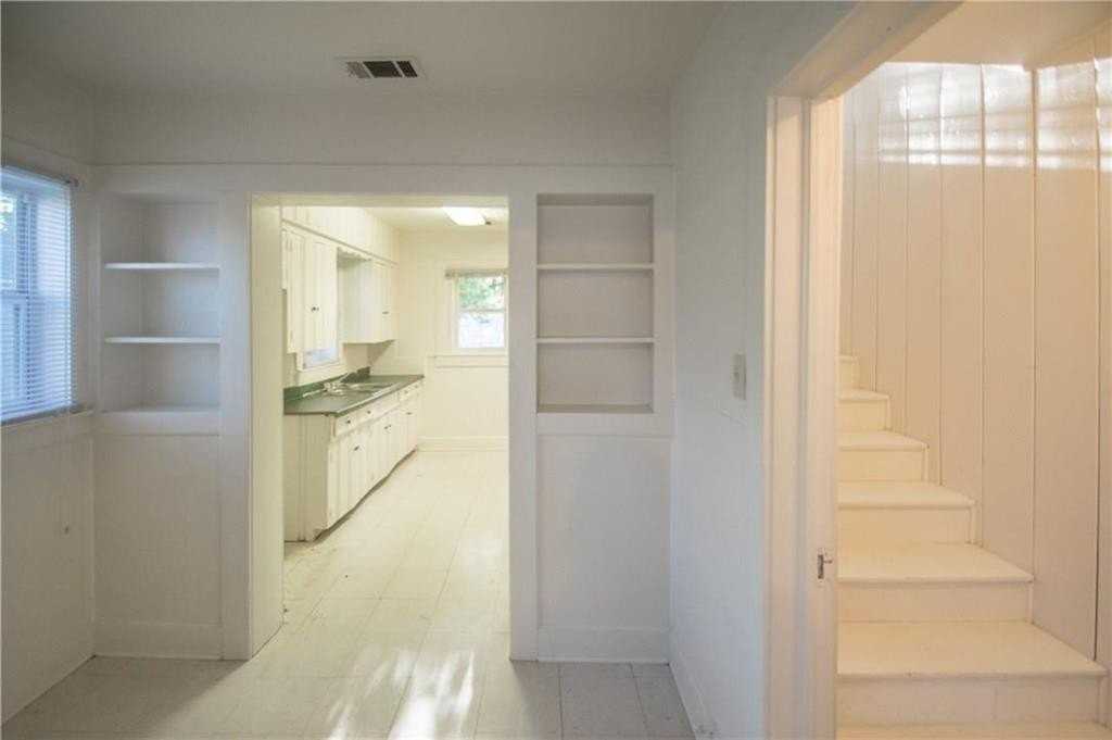 1101 Collier St - Photo 2 of 19