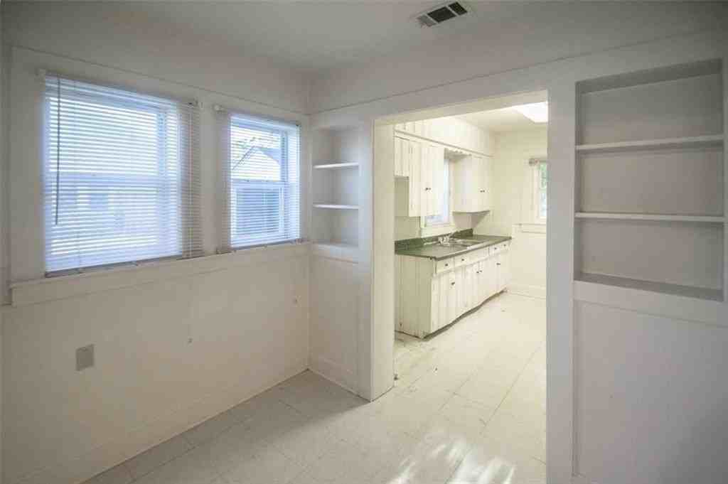 1101 Collier St - Photo 3 of 19