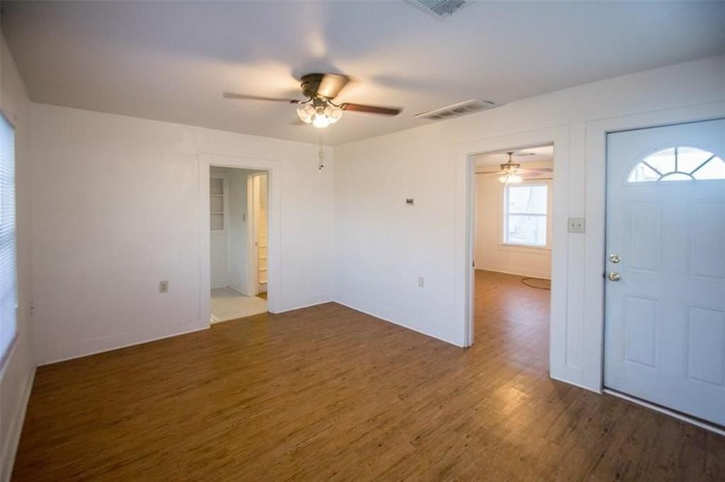 1101 Collier St - Photo 4 of 19