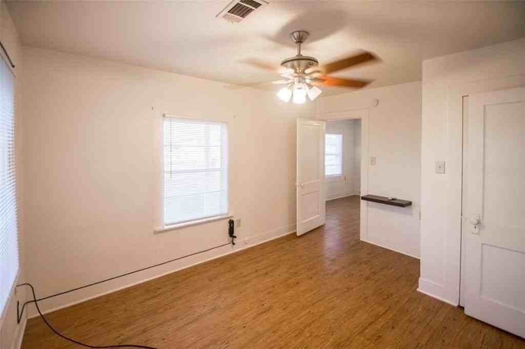 1101 Collier St - Photo 5 of 19