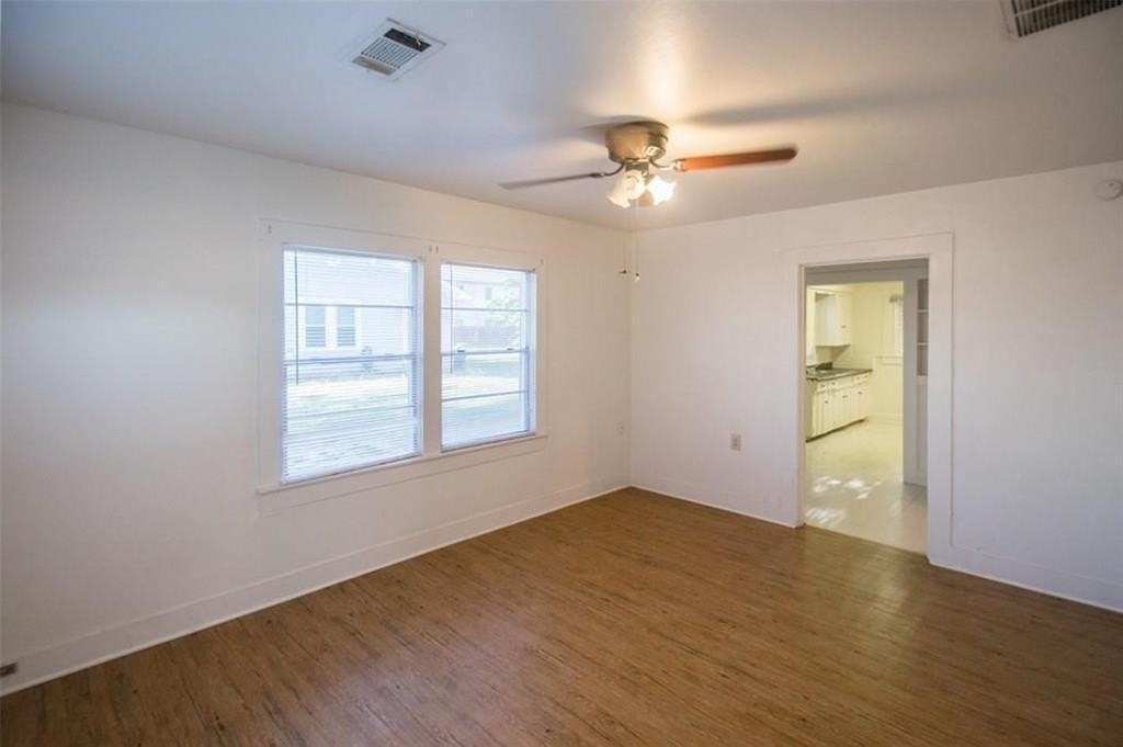 1101 Collier St - Photo 6 of 19