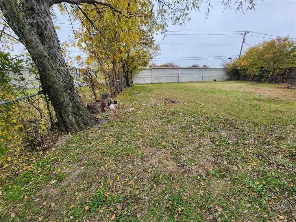 843 Harbor Dr - Photo 2 of 14