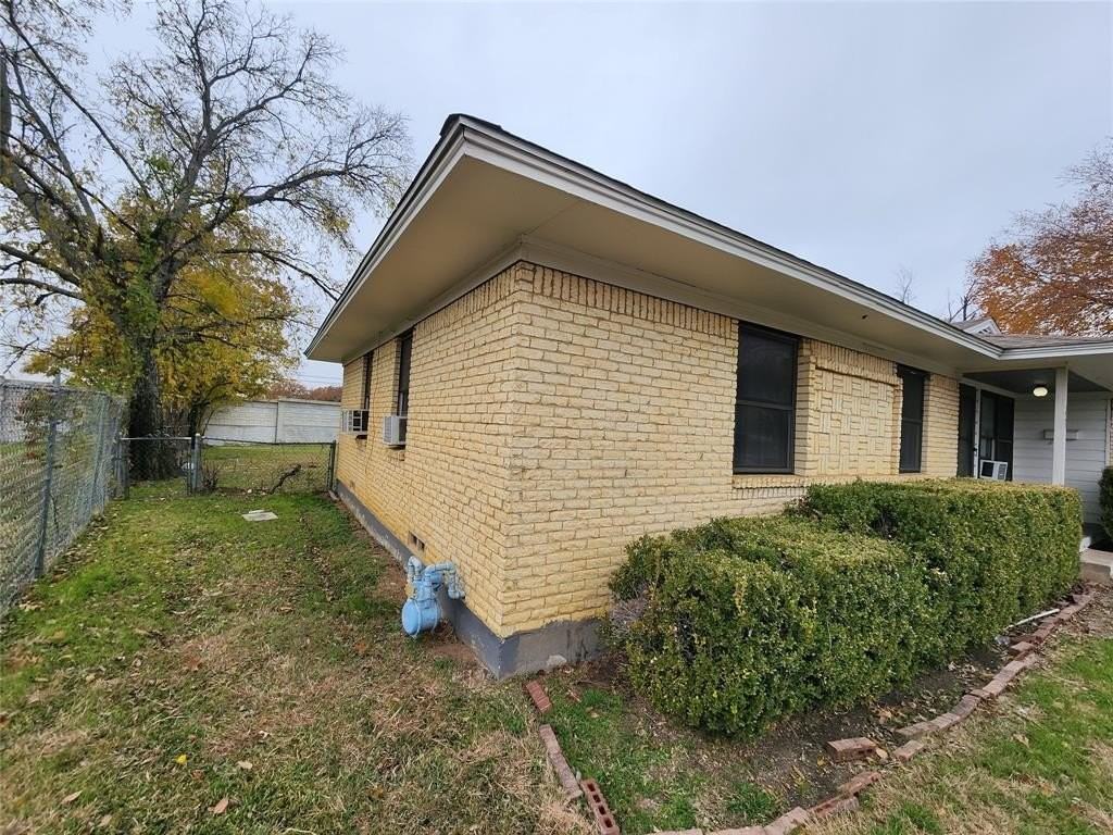 843 Harbor Dr - Photo 3 of 14