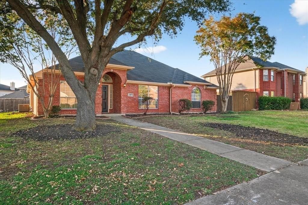 3807 Farmington Dr - Photo 3 of 40