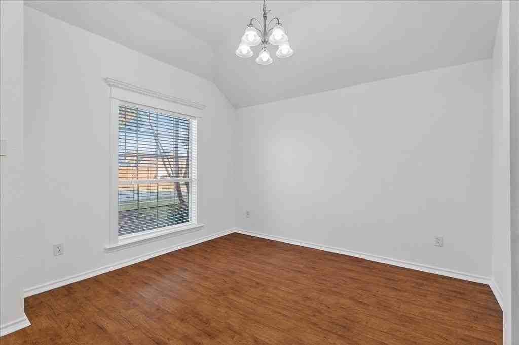 3807 Farmington Dr - Photo 6 of 40