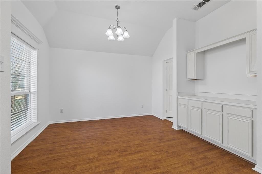 3807 Farmington Dr - Photo 7 of 40