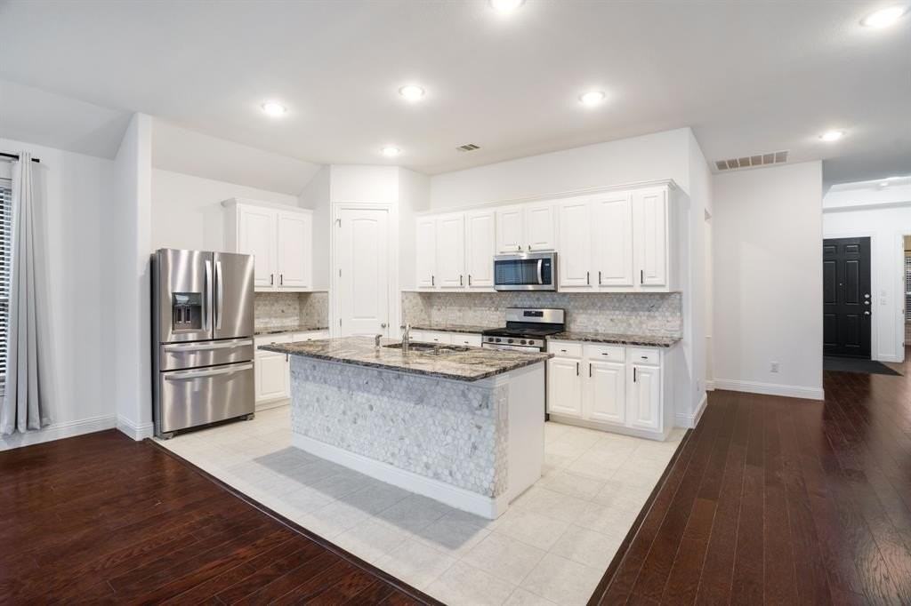 2144 Spencer Ln - Photo 4 of 31