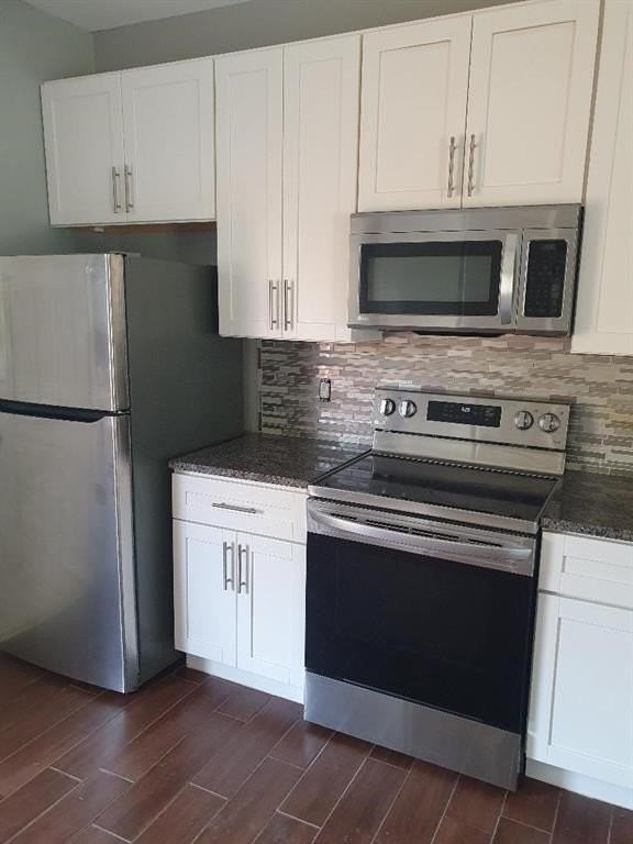 9821 Sycamore Dr - Photo 2 of 7