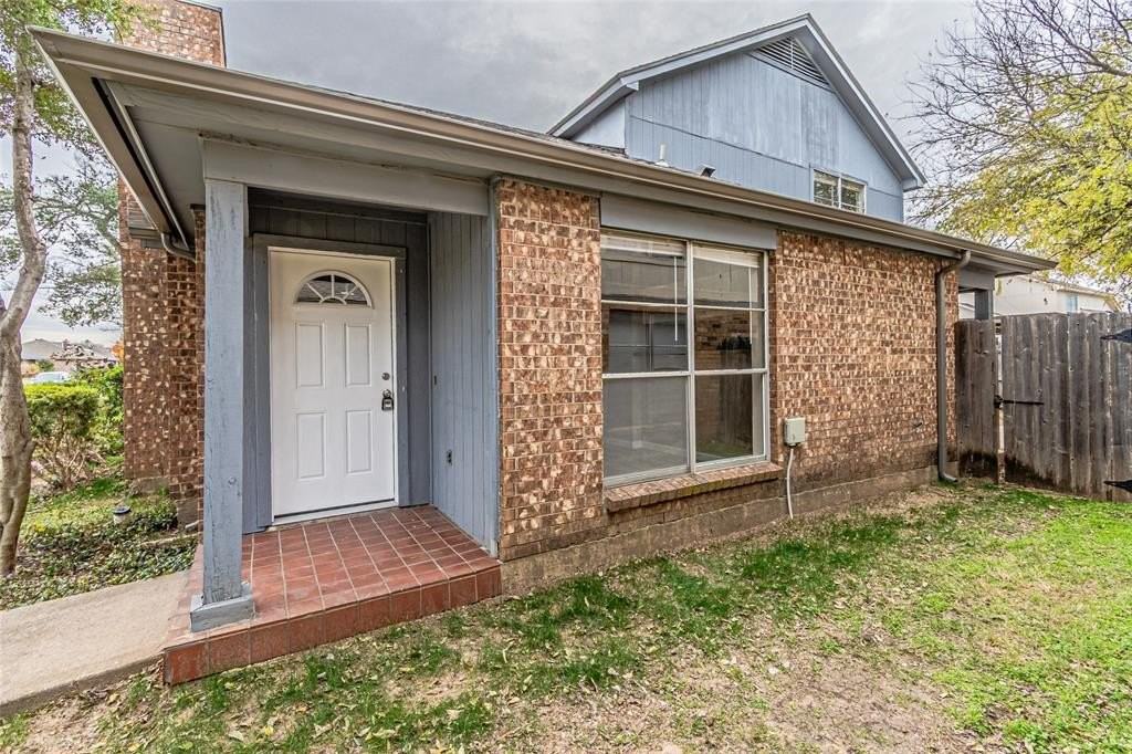 2324 Summer Place Dr - Photo 2 of 30