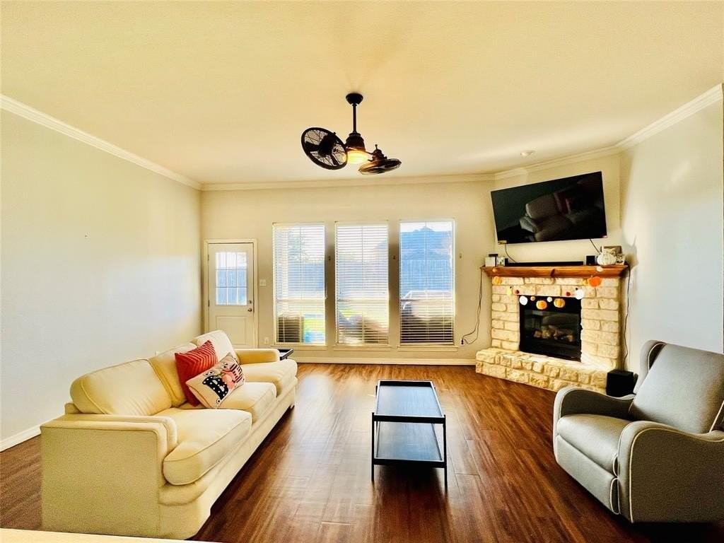 9220 Edgemont Dr - Photo 3 of 29