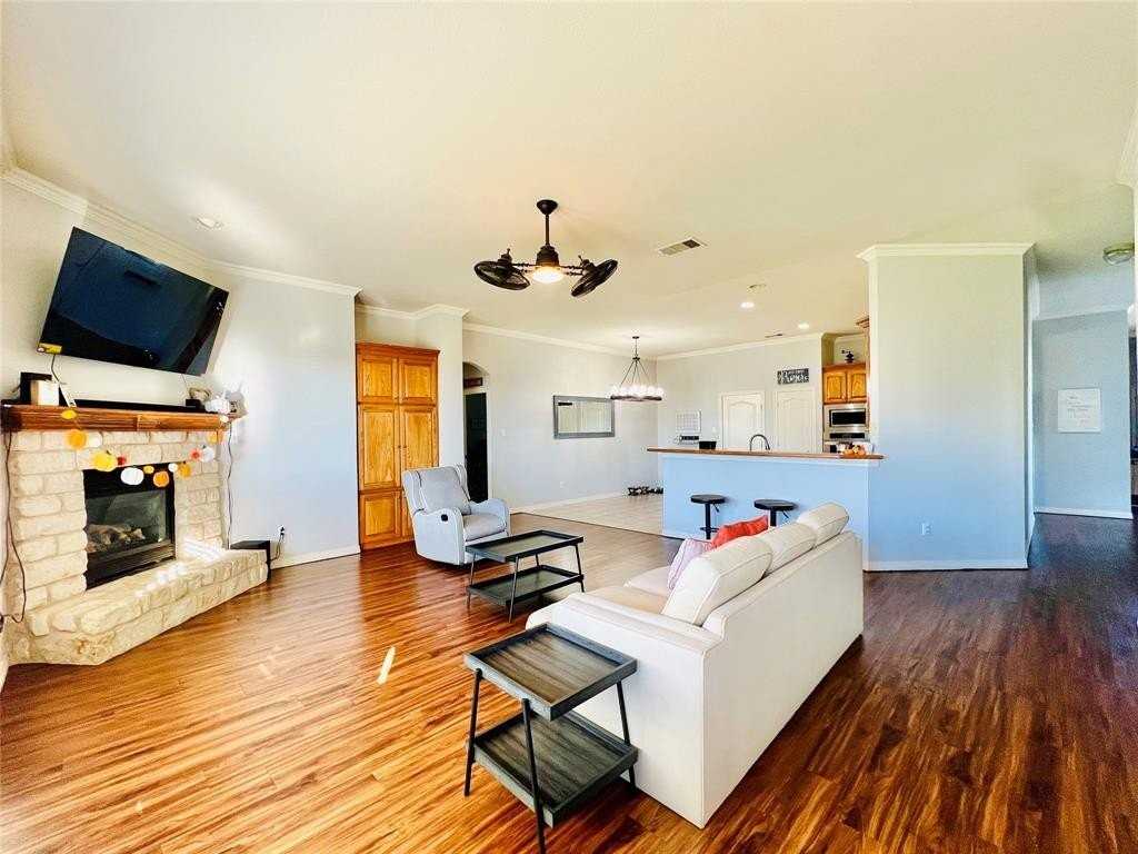 9220 Edgemont Dr - Photo 4 of 29