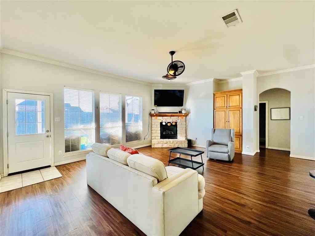 9220 Edgemont Dr - Photo 6 of 29