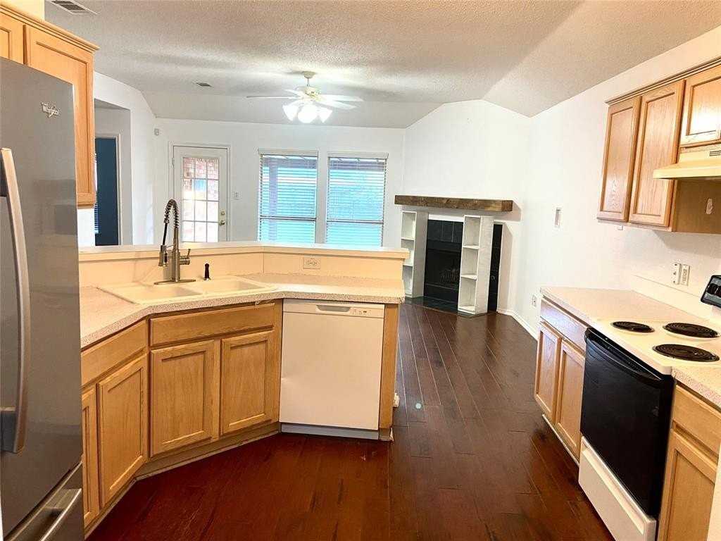 9088 Brushy Creek Trl - Photo 3 of 17