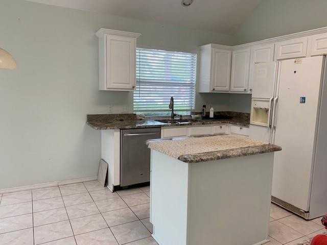 2210 Meredith Ln - Photo 4 of 6