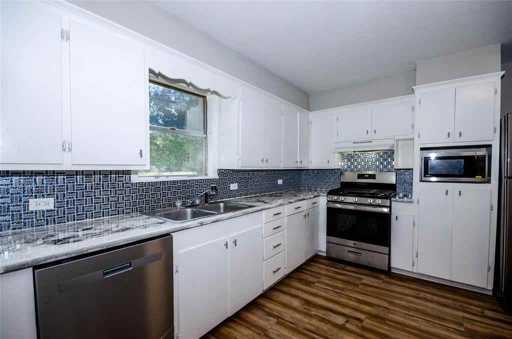 104 Cole St - Photo 7 of 35