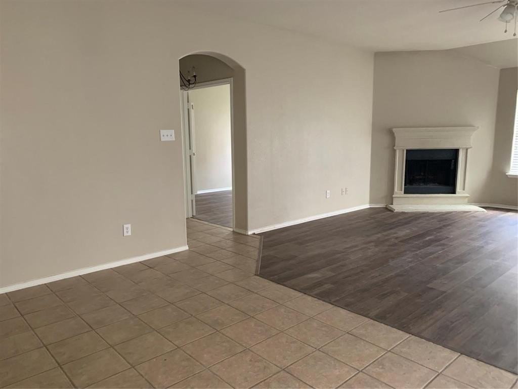 1513 Heron Dr - Photo 4 of 16