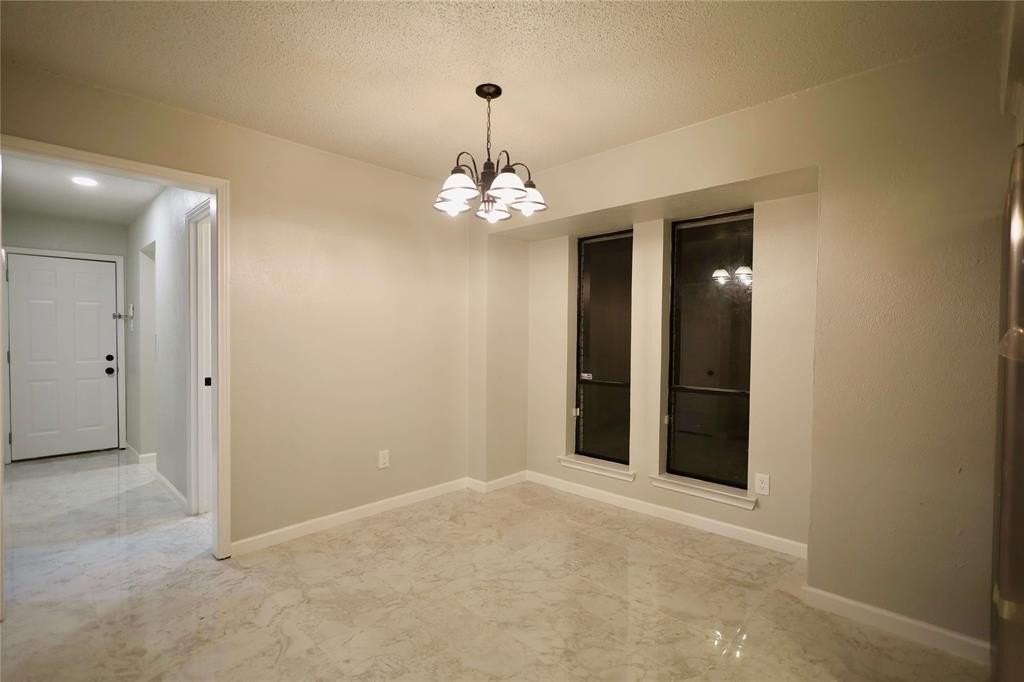 905 Pine Tree Ln - Photo 6 of 11