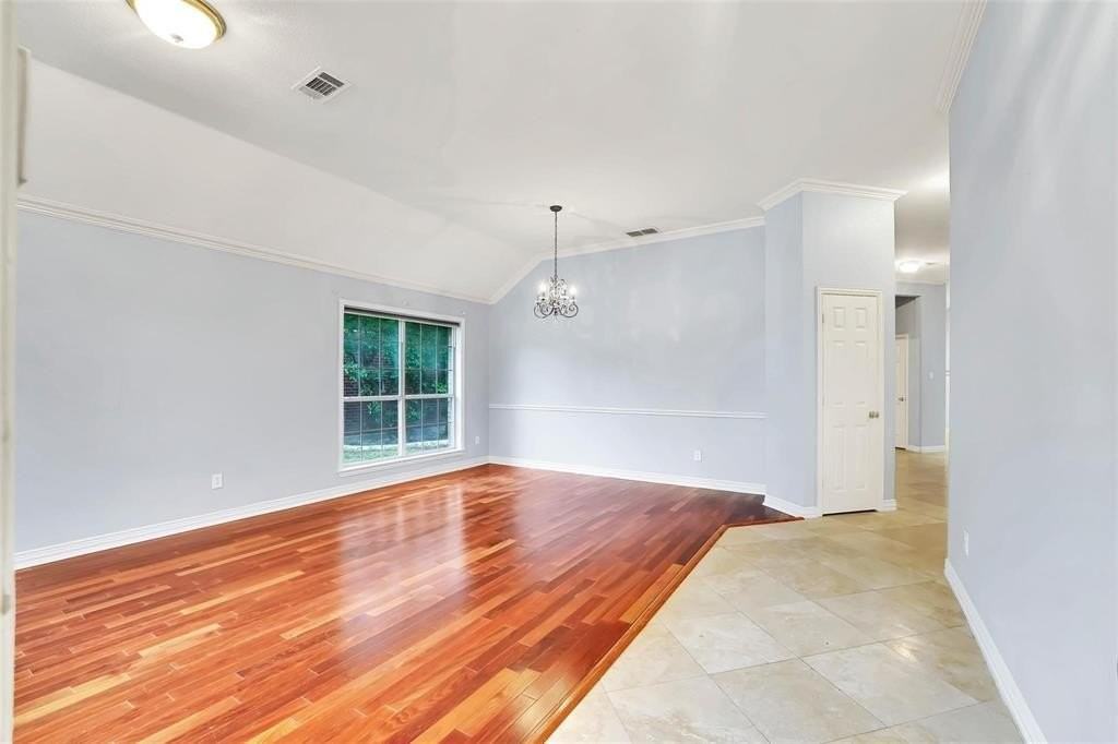 1211 Greenway Dr - Photo 4 of 37