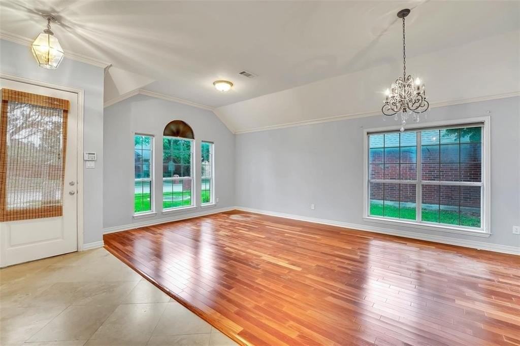 1211 Greenway Dr - Photo 5 of 37