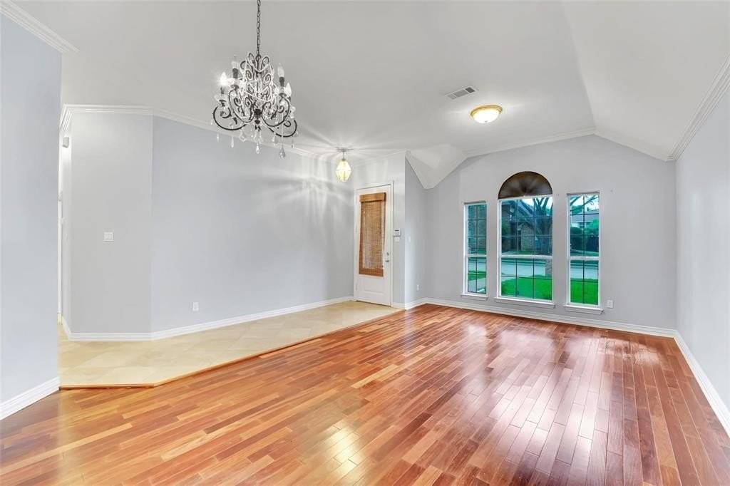 1211 Greenway Dr - Photo 6 of 37