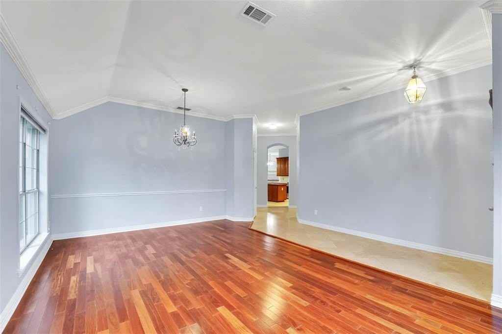 1211 Greenway Dr - Photo 7 of 37