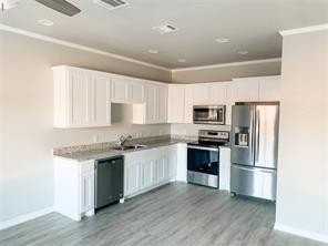 110 Oakland St #F - Photo 2 of 9