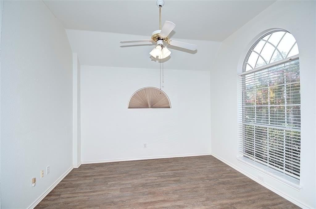 8221 Edgewater Dr - Photo 4 of 23