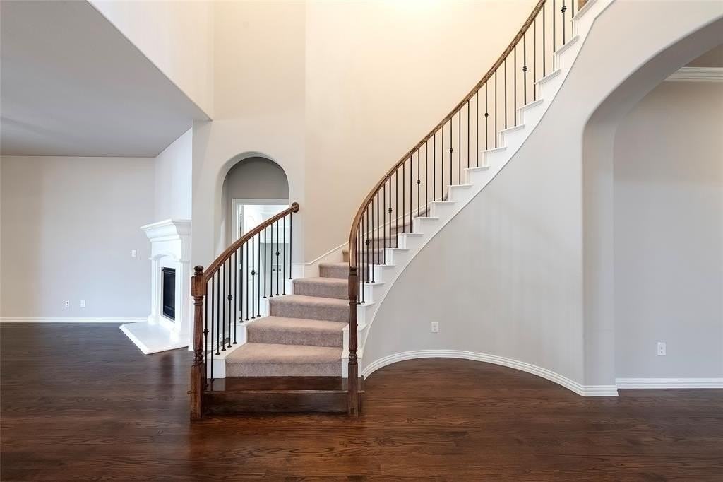 6808 Badlands Dr - Photo 2 of 34