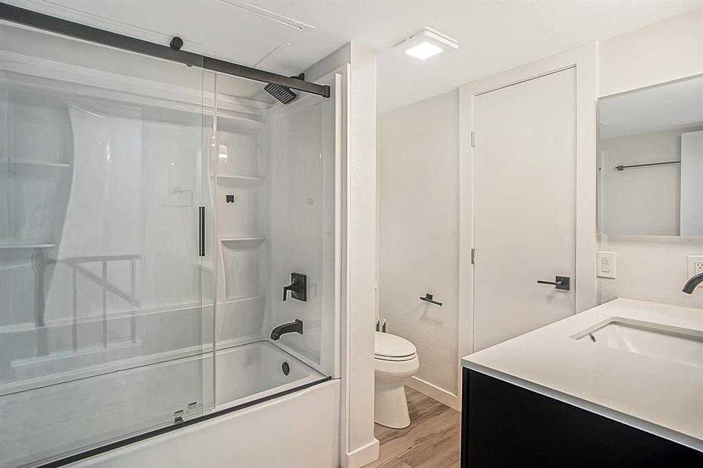 618 W Collins St - Photo 3 of 23