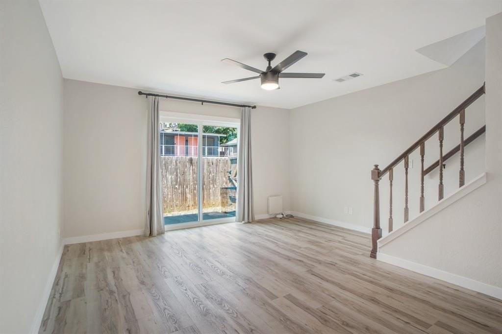 618 W Collins St - Photo 4 of 23