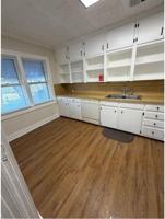 featured image of 805 W Spring St